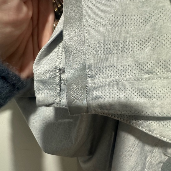 RHONE SWIFT SHORT SLEEVE T-SHIRT Size XL EUC - Picture 4 of 6